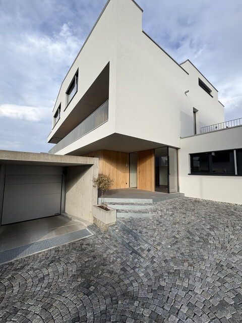 Exklusive 7-Zimmer-Gartenwohnung mit Pool & vielen Extras