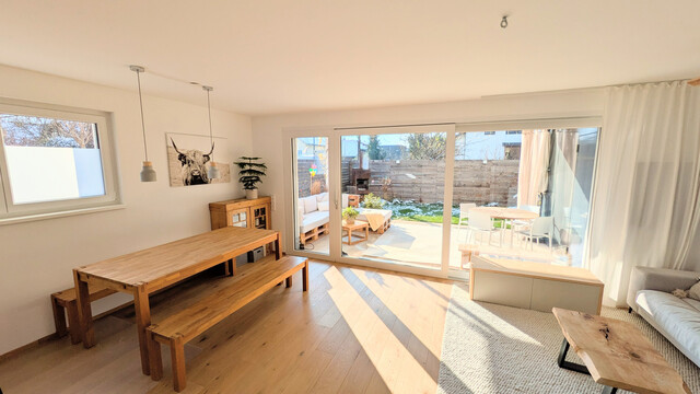 Sonnige Gartenwohnung mit Reihenhaus-Charakter (provisionsfrei)