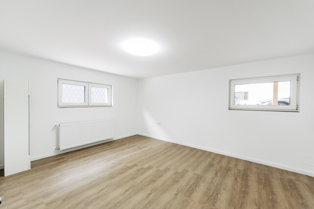 Bungalow mit Garagengebäude 