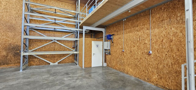 Halle/Werkstatt und Büroflächen im Betriebsgebiet Schwefel zu verkaufen