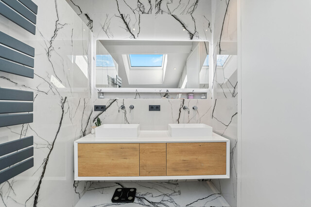 Exklusives Wohnen am Bodensee: Eckreihenhaus mit Pool und Bodenseeblick!