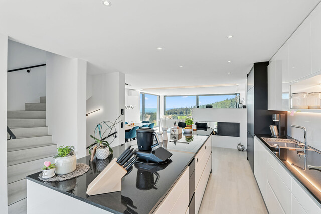 Exklusives Wohnen am Bodensee: Eckreihenhaus mit Pool und Bodenseeblick!