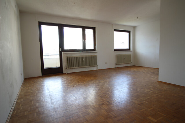 Geräumige 4 1/2 Zimmer-Wohnung inklusive Tiefgarage - provisionsfrei