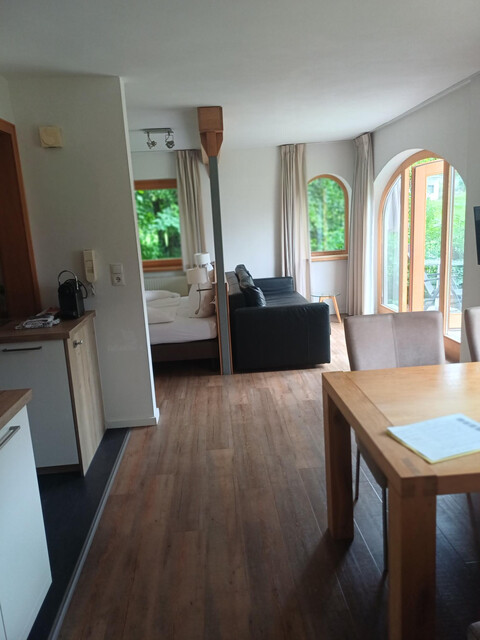 wunderschöne 1 Zimmer Gartenwohnung mit sensationellem Ausblick