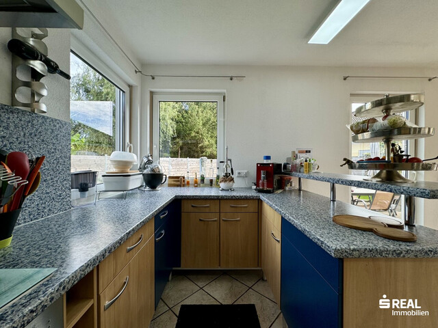 Familientraum: Schönes Einfamilienhaus mit Pool in ruhiger Lage