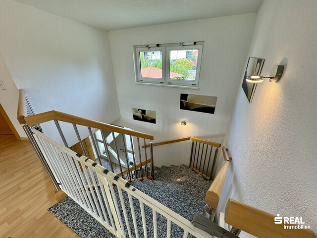 Familientraum: Schönes Einfamilienhaus mit Pool in ruhiger Lage