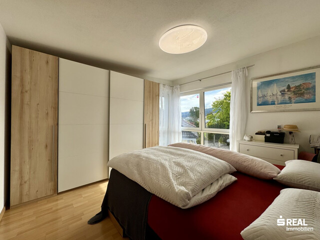 Familientraum: Schönes Einfamilienhaus mit Pool in ruhiger Lage