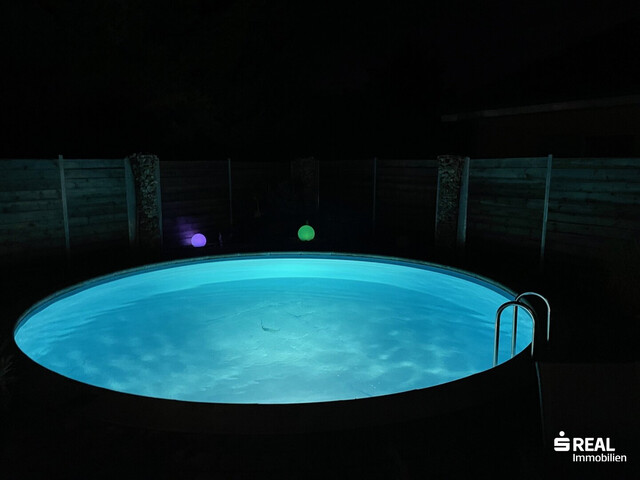 Familientraum: Schönes Einfamilienhaus mit Pool in ruhiger Lage