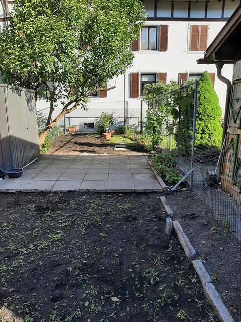 Provisionsfrei  Gemütliche 4-Zimmer-Dachgeschosswohnung  mit Garten