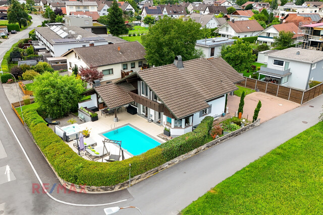 Elegantes Wohnidyll mit Swimmingpool & großer Terrasse – Ihr großzügiges Traumhaus in Lauterach