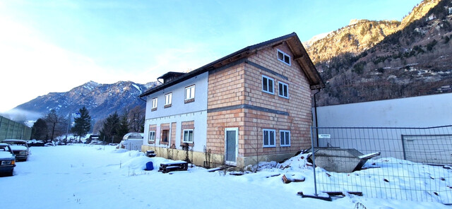 Rohbau: Mitarbeiterhaus mit 7 Wohneinheiten in Braz