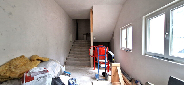 Rohbau: Mitarbeiterhaus mit 7 Wohneinheiten in Braz