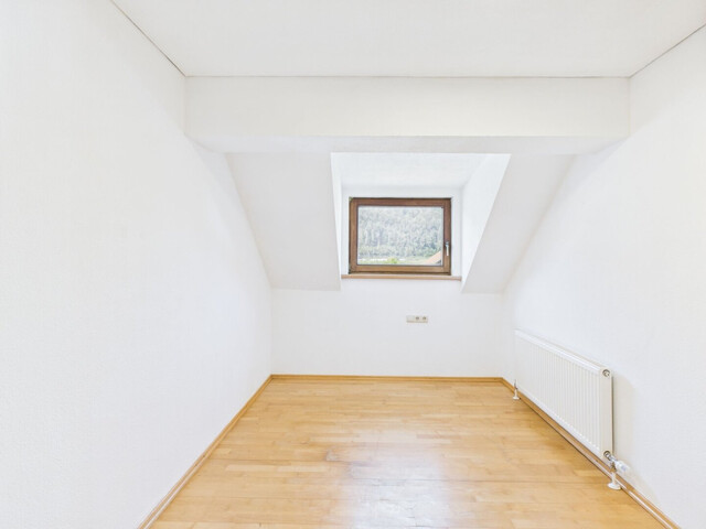 4,5 Zimmer Wohnung |  Balkon | Abstellplatz