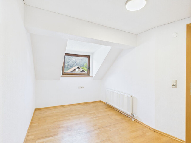4,5 Zimmer Wohnung |  Balkon | Abstellplatz