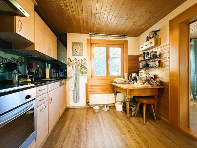 großzügigem Grundstück mit älteres Einfamilienhaus