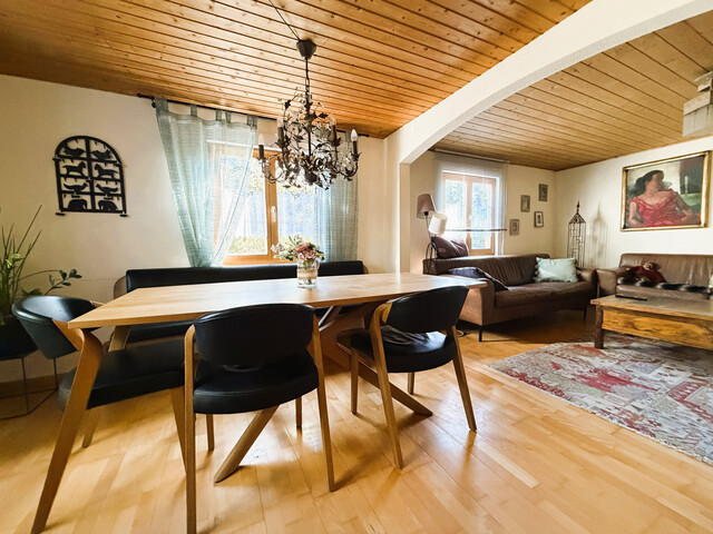 großzügigem Grundstück mit älteres Einfamilienhaus