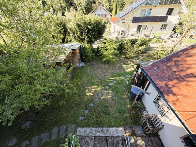 großzügigem Grundstück mit älteres Einfamilienhaus