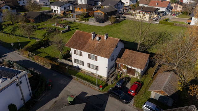 Sanierungsbedürftiges Einfamilienhaus in traumhafter, naturnaher
Lage am Bach