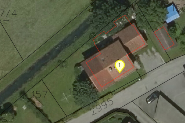 Sanierungsbedürftiges Einfamilienhaus in traumhafter, naturnaher
Lage am Bach