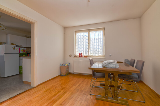 Sanierungsbedürftiges Einfamilienhaus in traumhafter, naturnaher
Lage am Bach