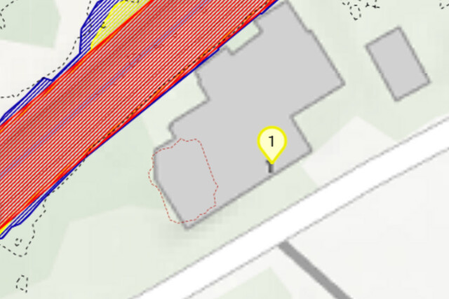 Sanierungsbedürftiges Einfamilienhaus in traumhafter, naturnaher
Lage am Bach