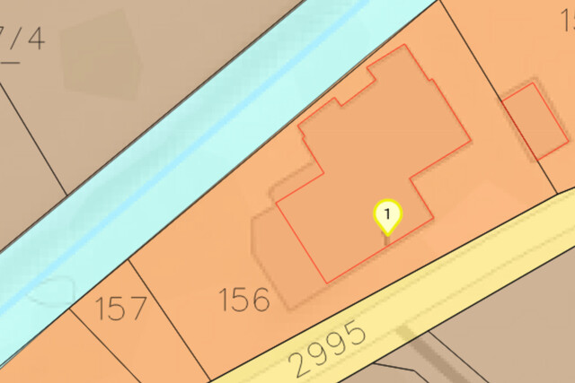 Sanierungsbedürftiges Einfamilienhaus in traumhafter, naturnaher
Lage am Bach