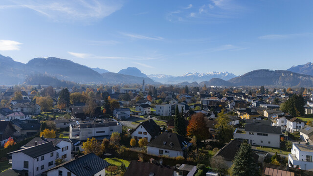 Sanierungsbedürftiges Einfamilienhaus in traumhafter, naturnaher
Lage am Bach