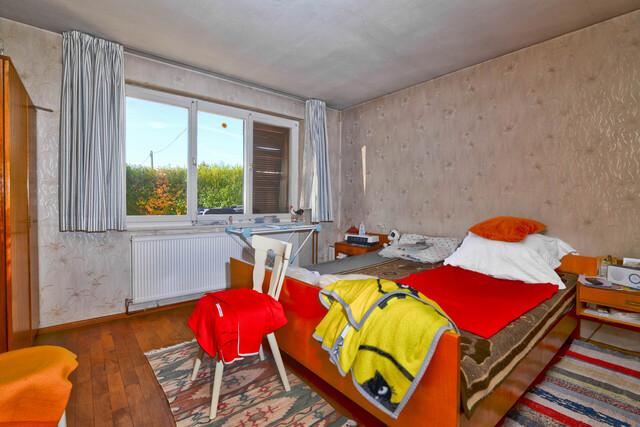 Sanierungsbedürftiges Einfamilienhaus in traumhafter, naturnaher
Lage am Bach