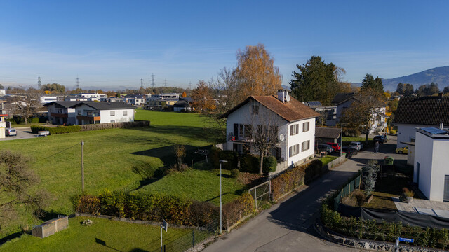 Sanierungsbedürftiges Einfamilienhaus in traumhafter, naturnaher
Lage am Bach