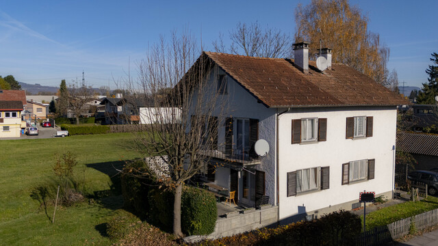 Sanierungsbedürftiges Einfamilienhaus in traumhafter, naturnaher
Lage am Bach