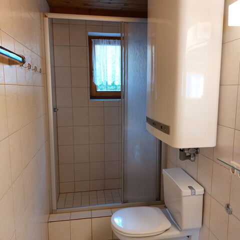 Kleinwohnung in ruhiger sonniger Südhanglage.