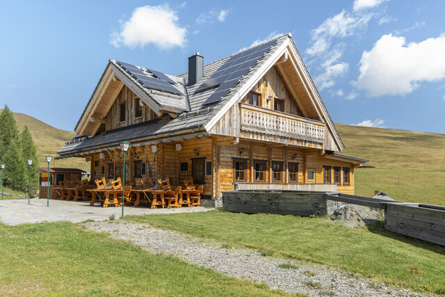 Neuwertiges Chalet Dorf mit Alm-Gasthof in bester Lage am Falkert - direkt neben der "Heidi-Alm"