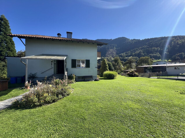 CHARMANTES EINFAMILIENHAUS MIT VIEL GARTEN