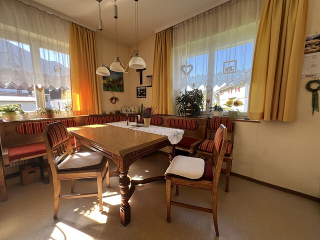 CHARMANTES EINFAMILIENHAUS MIT VIEL GARTEN