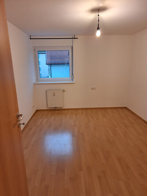  Schöne helle  3-Zimmer-Wohnung mit Balkon und Keller in zentraler Lage neu zu vermieten!