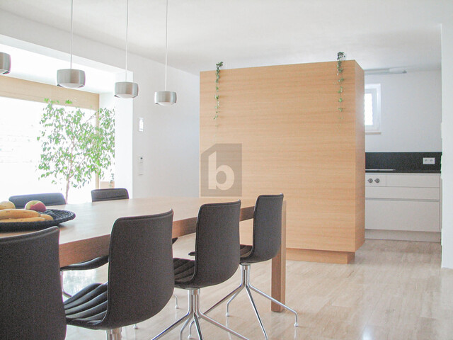 LUXUS DOPPELHAUS MIT POOL IN BESTER LAGE