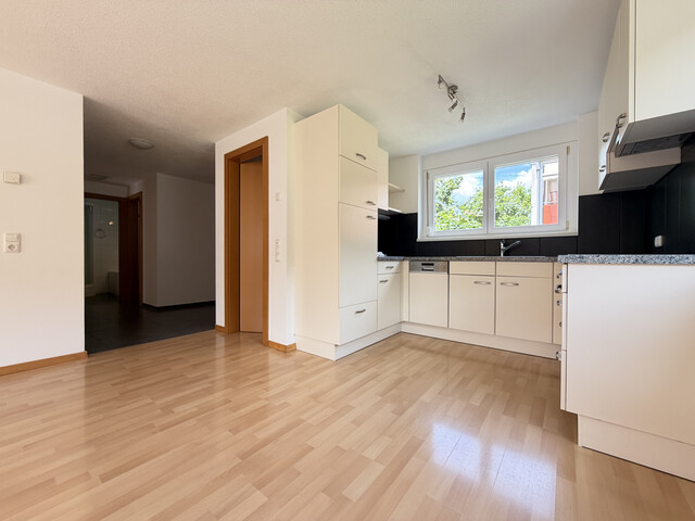 Schöne und sonnige  3-Zimmer-Wohnung mit 2 Tiefgaragenplätzen