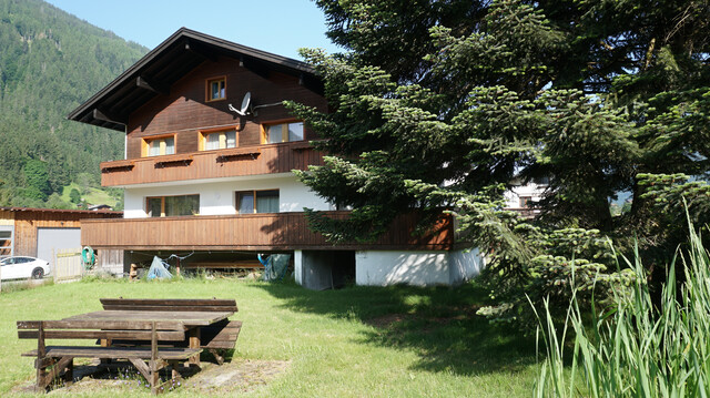 Großes Wohnhaus mit mehreren Appartements in St.Gallenkirch zu verkaufen 