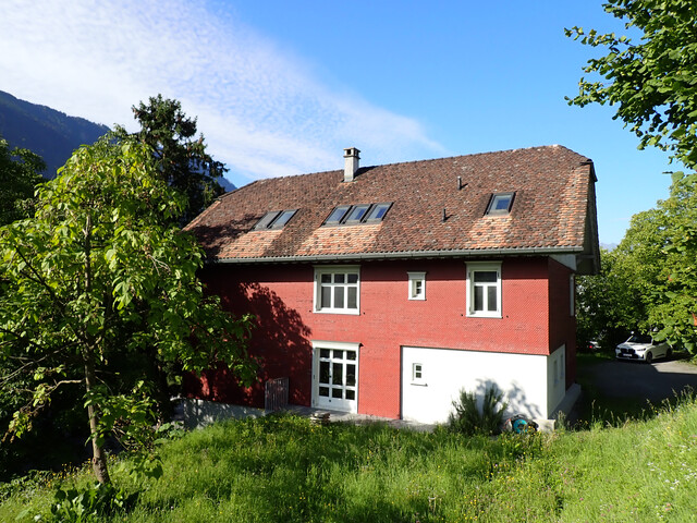 Feldkirch-Tisis …urban, eingebettet im Grünen, ein ganz besonderer Garten und viel Platz…
