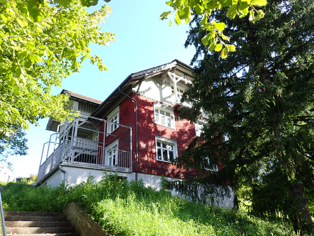 Feldkirch-Tisis …urban, eingebettet im Grünen, ein ganz besonderer Garten und viel Platz…