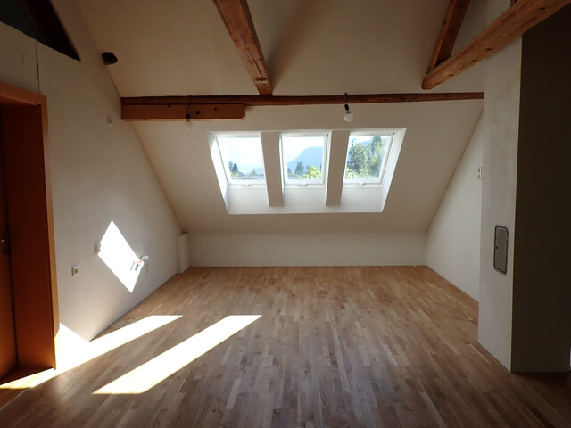 Feldkirch-Tisis …urban, eingebettet im Grünen, ein ganz besonderer Garten und viel Platz…