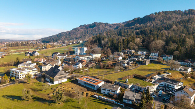 sanierungsbedürftiges Juwel in Lochau: großes Haus mit Seeblick und Garten!