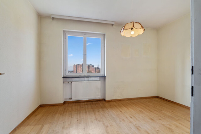 sanierungsbedürftiges Juwel in Lochau: großes Haus mit Seeblick und Garten!