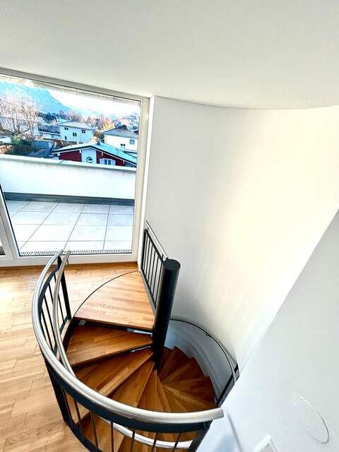 Tolle 5-Zimmer-Wohnung 120 m² mit Dachterrasse und 2 Carports 