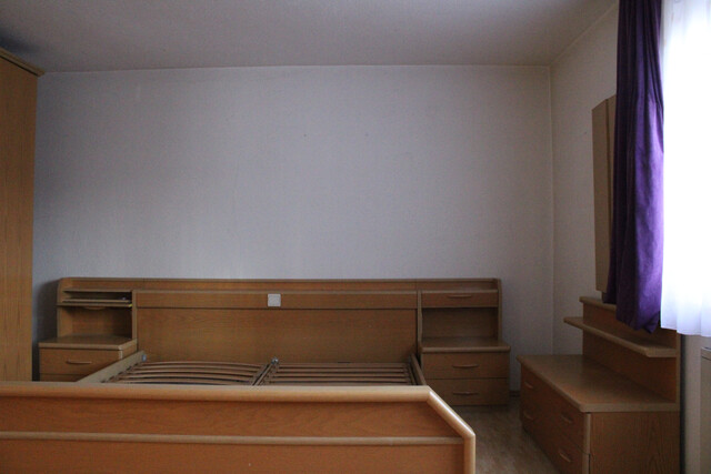 Kaufobjekt: Altbau Mehrfamilienhaus mit 2 Wohnungen, Keller, Dachboden u Doppelgarage, 