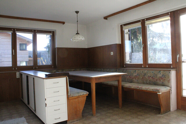 Kaufobjekt: Altbau Mehrfamilienhaus mit 2 Wohnungen, Keller, Dachboden u Doppelgarage, 