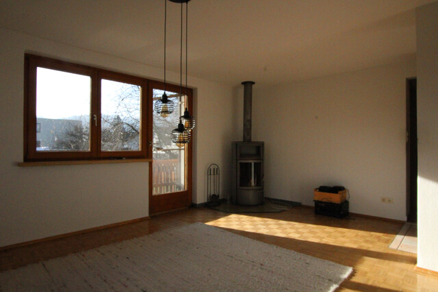 Kaufobjekt: Altbau Mehrfamilienhaus mit 2 Wohnungen, Keller, Dachboden u Doppelgarage, 