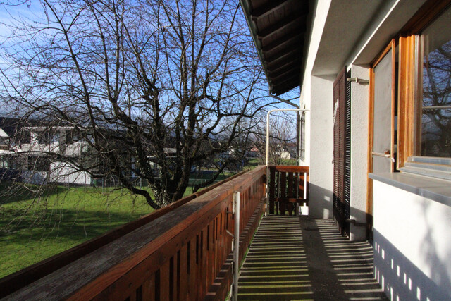 Kaufobjekt: Altbau Mehrfamilienhaus mit 2 Wohnungen, Keller, Dachboden u Doppelgarage, 