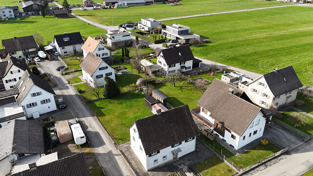 Sonniges Baugrundstück mit Altbestand in ruhiger Lage von Schwarzach
