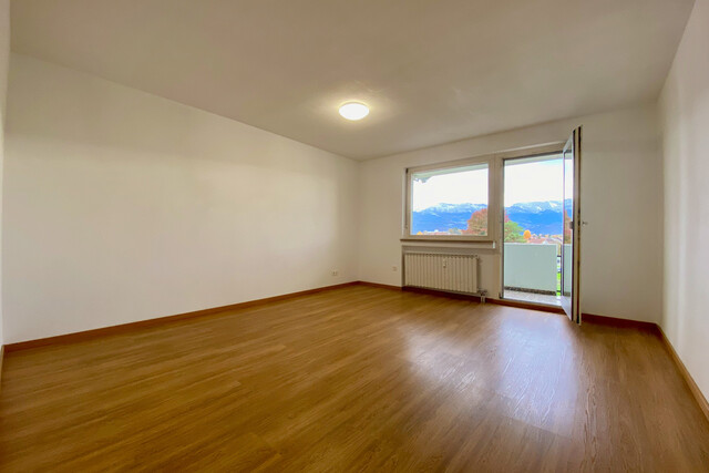 "ohne Provision" helle, geräumige 3,5 Zimmer Wohnung mit 2 Balkone